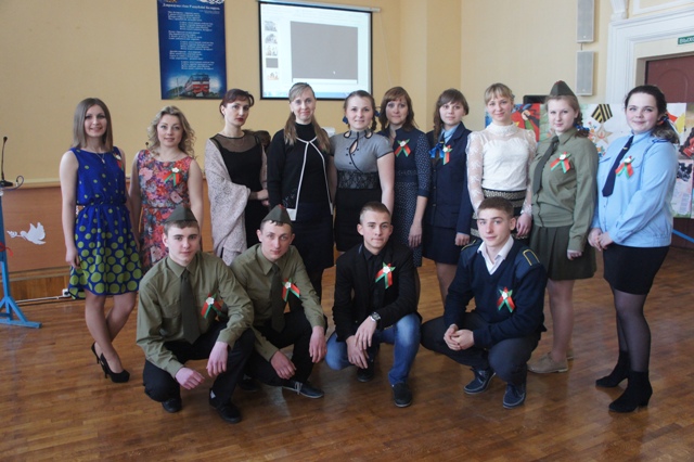 Рисуют мальчики войну…
